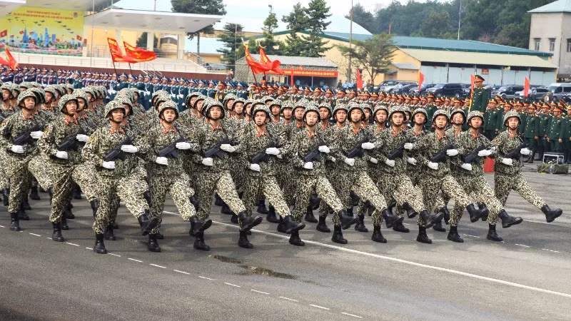 Khối sĩ quan đặc công tham gia tổng hợp luyện.