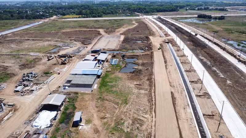 Dự án Khu công nghiệp công nghệ cao Long Thành có diện tích 410ha, do Công ty Cổ phần đô thị Amata Long Thành (thuộc Tập đoàn Amata) làm chủ đầu tư. Dự án có tổng vốn đầu tư 282 triệu USD được khởi công xây dựng hạ tầng vào ngày 7/7/2023. Đây là Khu công nghiệp công nghệ cao đầu tiên trên địa bàn tỉnh Đồng Nai. Dự án Khu công nghiệp công nghệ cao Long Thành có diện tích 410ha, do Công ty Cổ phần đô thị Amata Long Thành (thuộc Tập đoàn Amata) làm chủ đầu tư. Dự án có tổng vốn đầu tư 282 triệu USD được khởi công xây dựng hạ tầng vào ngày 7/7/2023. Đây là Khu công nghiệp công nghệ cao đầu tiên trên địa bàn tỉnh Đồng Nai.