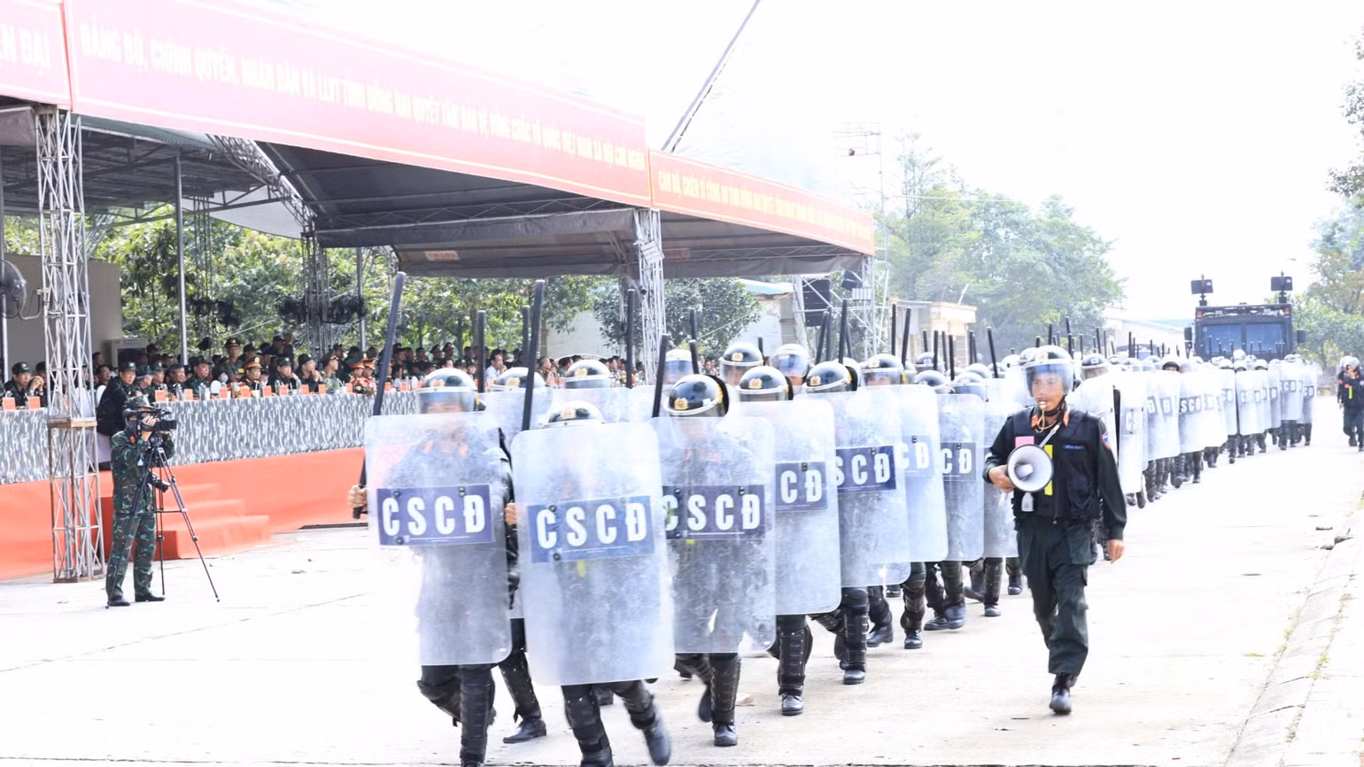 Lực lượng Cảnh sát cơ động tham gia diễn tập khu vực phòng thủ tỉnh Đồng Nai năm 2024. Lực lượng Cảnh sát cơ động tham gia diễn tập khu vực phòng thủ tỉnh Đồng Nai năm 2024.