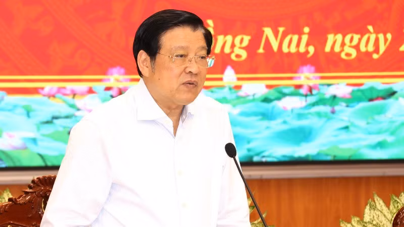 Đồng chí Phan Đình Trạc phát biểu tại buổi làm việc. Đồng chí Phan Đình Trạc phát biểu tại buổi làm việc.