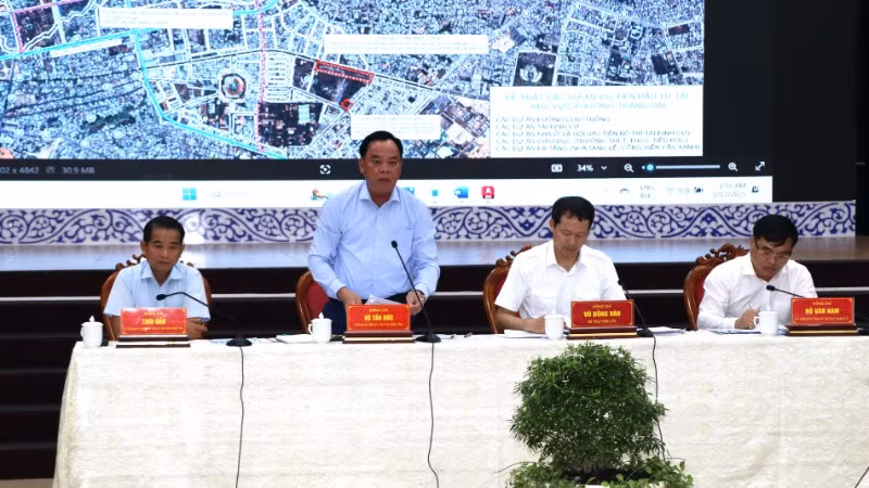 Phó Bí thư Tỉnh ủy, Chủ tịch Ủy ban nhân dân tỉnh Đồng Nai Võ Tấn Đức đề nghị thành phố Biên Hòa quyết liệt hơn trong giải phóng mặt bằng dự án cao tốc Biên Hòa-Vũng Tàu.