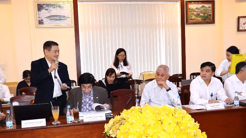 Tiến sĩ, kiến trúc sư Ngô Viết Nam Sơn, thành viên Hội đồng thi tuyển phát biểu.