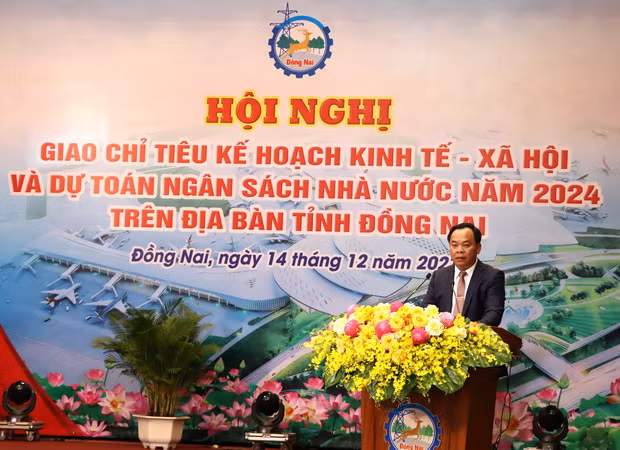 Quyền Chủ tịch Ủy ban nhân dân tỉnh Đồng Nai Võ Tấn Đức đề nghị các đơn vị, địa phương quyết liệt giải ngân vốn đầu tư công ngay từ những ngày đầu năm.