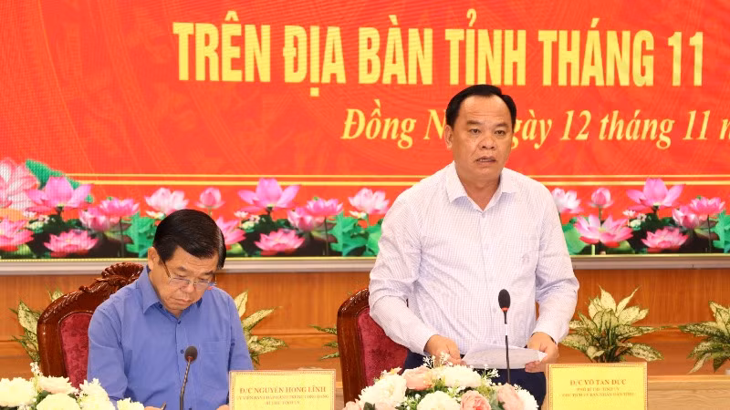 Phó Bí thư Tỉnh ủy, Chủ tịch Ủy ban nhân dân tỉnh Võ Tấn Đức phát biểu tại buổi làm việc. Phó Bí thư Tỉnh ủy, Chủ tịch Ủy ban nhân dân tỉnh Võ Tấn Đức phát biểu tại buổi làm việc.