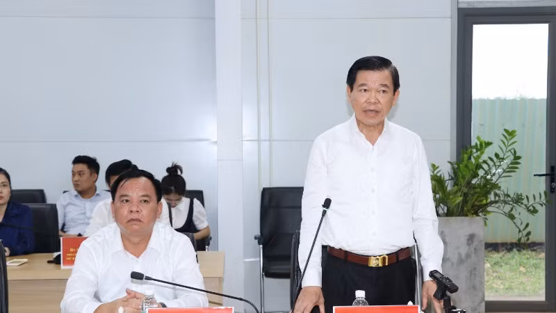 Bí thư Tỉnh ủy Đồng Nai Nguyễn Hồng Lĩnh cho biết, tỉnh đang thu hút đầu tư phát triển chung quanh sân bay Long Thành. Bí thư Tỉnh ủy Đồng Nai Nguyễn Hồng Lĩnh cho biết, tỉnh đang thu hút đầu tư phát triển chung quanh sân bay Long Thành.