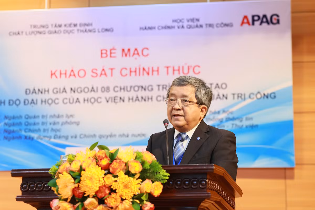 GS, TS Trần Văn Nam, nguyên Giám đốc Đại học Đà Nẵng, Trưởng đoàn Đánh giá ngoài trình bày báo cáo sơ bộ kết quả khảo sát chính thức.