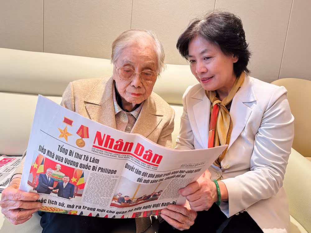 Nguyên Phó Chủ tịch nước Nguyễn Thị Bình và con dâu, nhà giáo Mai Thục Trinh Nguyên Phó Chủ tịch nước Nguyễn Thị Bình và con dâu, nhà giáo Mai Thục Trinh