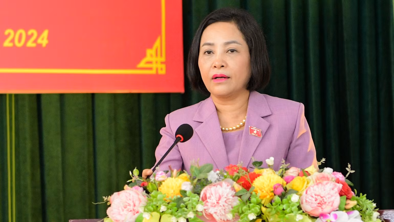 Đồng chí Nguyễn Thị Thanh, Phó Chủ tịch Quốc hội bày tỏ vui mừng, phấn khởi khi thấy những năm gần đây Trung tâm đã được Nhà nước quan tâm đầu tư khang trang, đội ngũ y, bác sĩ ngày càng được nâng cao về năng lực, trách nhiệm trong thực hiện nhiệm vụ, tạo điều kiện chăm sóc thương, bệnh binh ngày càng tốt hơn. Đồng chí Nguyễn Thị Thanh, Phó Chủ tịch Quốc hội bày tỏ vui mừng, phấn khởi khi thấy những năm gần đây Trung tâm đã được Nhà nước quan tâm đầu tư khang trang, đội ngũ y, bác sĩ ngày càng được nâng cao về năng lực, trách nhiệm trong thực hiện nhiệm vụ, tạo điều kiện chăm sóc thương, bệnh binh ngày càng tốt hơn.