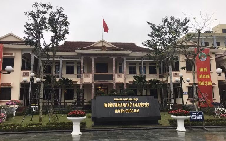 Sau khi sắp xếp đơn vị hành chính cấp xã, huyện Quốc Oai giảm 4 đơn vị cấp xã. Sau khi sắp xếp đơn vị hành chính cấp xã, huyện Quốc Oai giảm 4 đơn vị cấp xã.