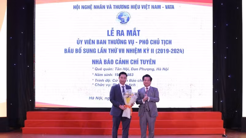 Nhà báo Cảnh Chí Tuyên được bầu giữ chức vụ Phó Chủ tịch Hội Nghệ nhân và Thương hiệu Việt Nam.