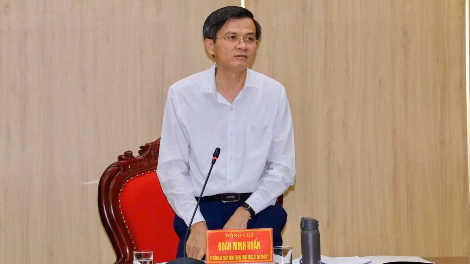 Đồng chí Đoàn Minh Huấn, Bí thư Tỉnh ủy Ninh Bình phát biểu tại hội nghị. Đồng chí Đoàn Minh Huấn, Bí thư Tỉnh ủy Ninh Bình phát biểu tại hội nghị.