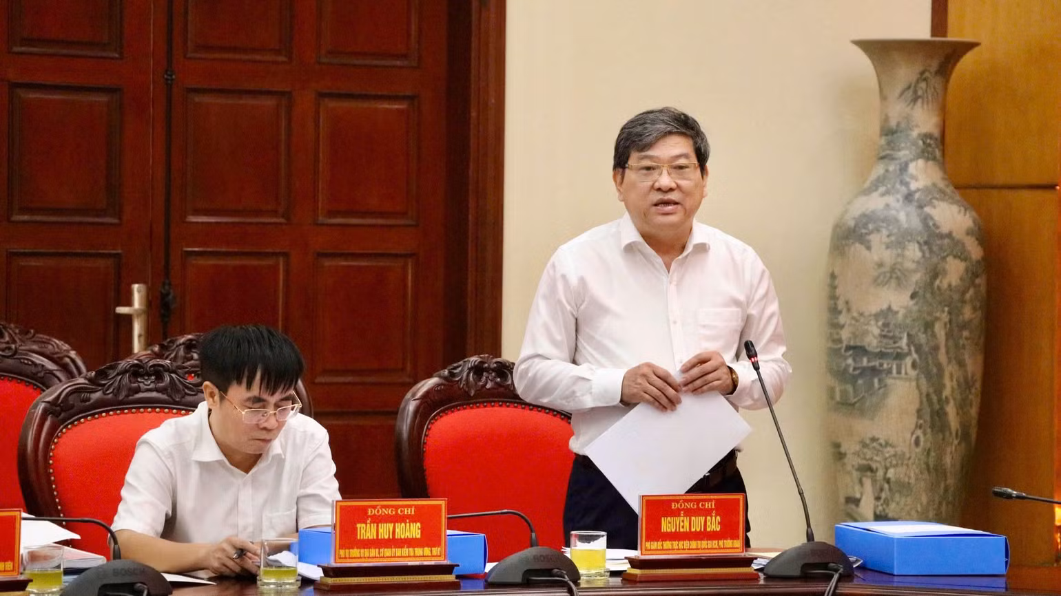 Các thành viên Đoàn Kiểm tra trao đổi thảo luận tại buổi làm việc. Các thành viên Đoàn Kiểm tra trao đổi thảo luận tại buổi làm việc.