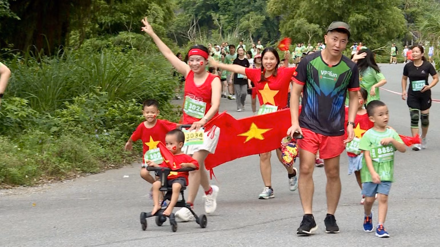 Mỗi cung đường chạy là hành trình cho các vận động viên được trải nghiệm và hòa mình vào nét đẹp văn hóa, lịch sử và thiên nhiên của vùng đất di sản Ninh Bình.