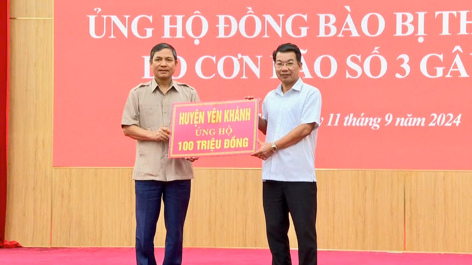 Ngay lúc này, người dân vùng bị thiệt hại sau bão, mưa lũ cần hơn bao giờ hết sự chung tay, giúp sức của cả cộng đồng. Ngay lúc này, người dân vùng bị thiệt hại sau bão, mưa lũ cần hơn bao giờ hết sự chung tay, giúp sức của cả cộng đồng.