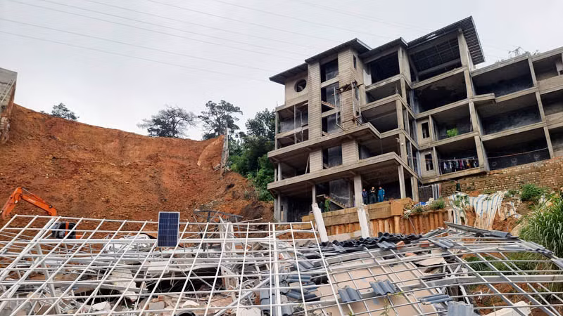 Công trình nơi nhóm thợ ở lại đêm 28/6 và may mắn thoát nạn trong vụ sạt lở.