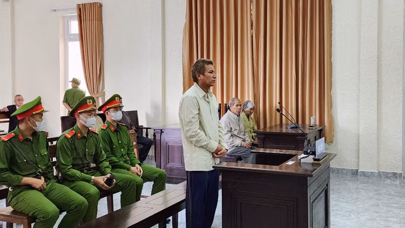 Bị cáo Nay Y Tá. Bị cáo Nay Y Tá.