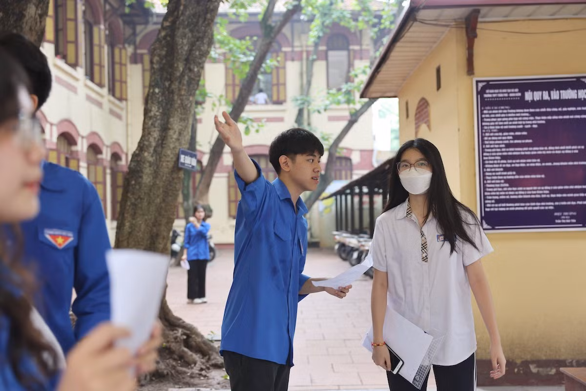 Tại các điểm thi có lực lượng hỗ trợ hướng dẫn thí sinh