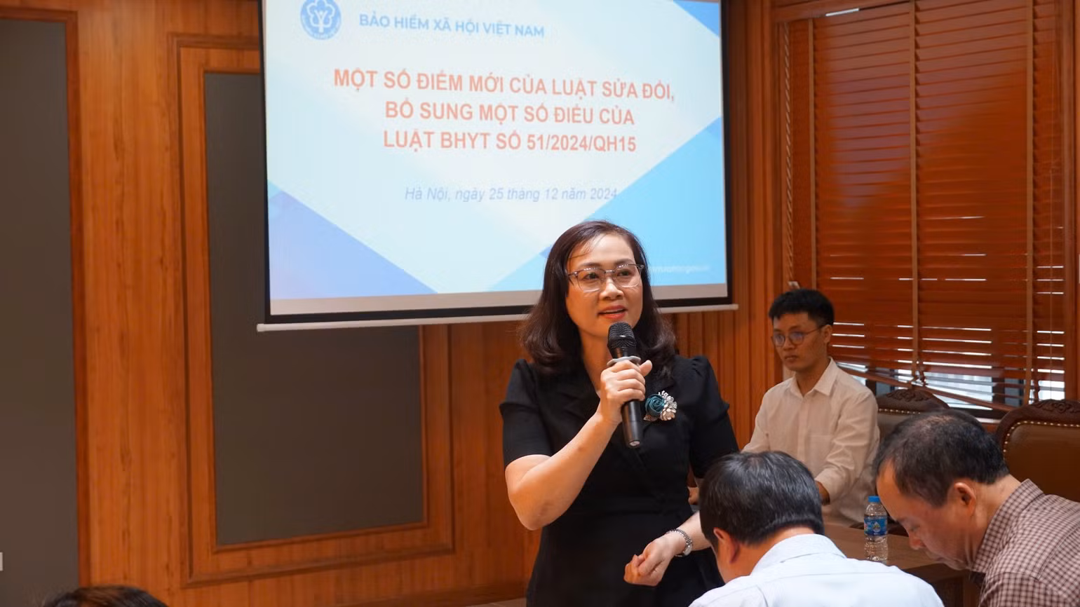 Bác sĩ Đỗ Thị Thu Hà - Trưởng phòng Giám định 1, BHXH Thành phố Hồ Chí Minh phổ biến những điểm mới của Luật BHYT năm 2024.