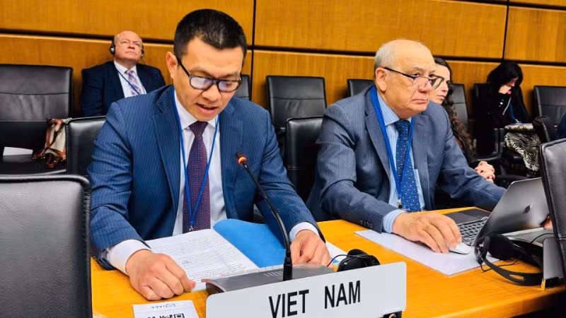 Đại sứ Việt Nam Vũ Lê Thái Hoàng phát biểu tại Phiên họp. Đại sứ Việt Nam Vũ Lê Thái Hoàng phát biểu tại Phiên họp.