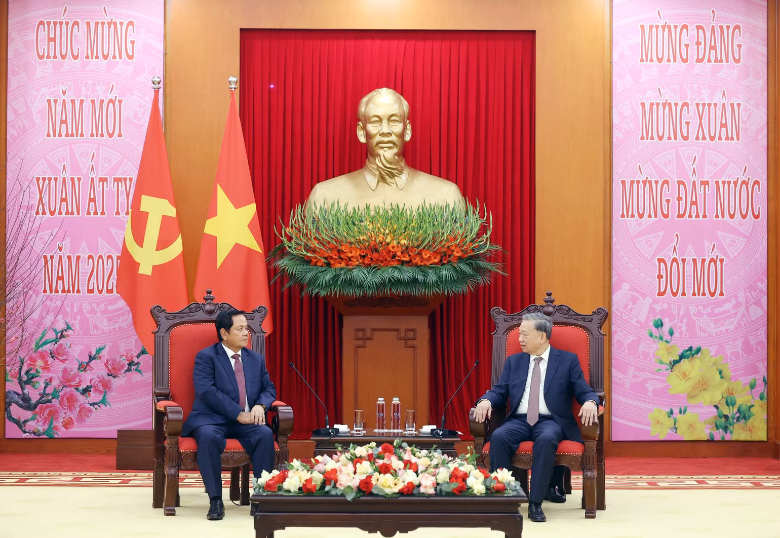 Tổng Bí thư Tô Lâm tiếp Đoàn đại biểu cấp cao Đảng Nhân dân Campuchia. Ảnh: Thống Nhất – TTXVN Tổng Bí thư Tô Lâm tiếp Đoàn đại biểu cấp cao Đảng Nhân dân Campuchia. Ảnh: Thống Nhất – TTXVN