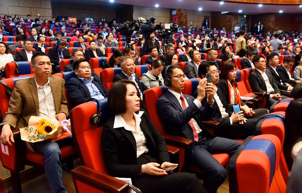 Các đại biểu tham dự hội nghị.