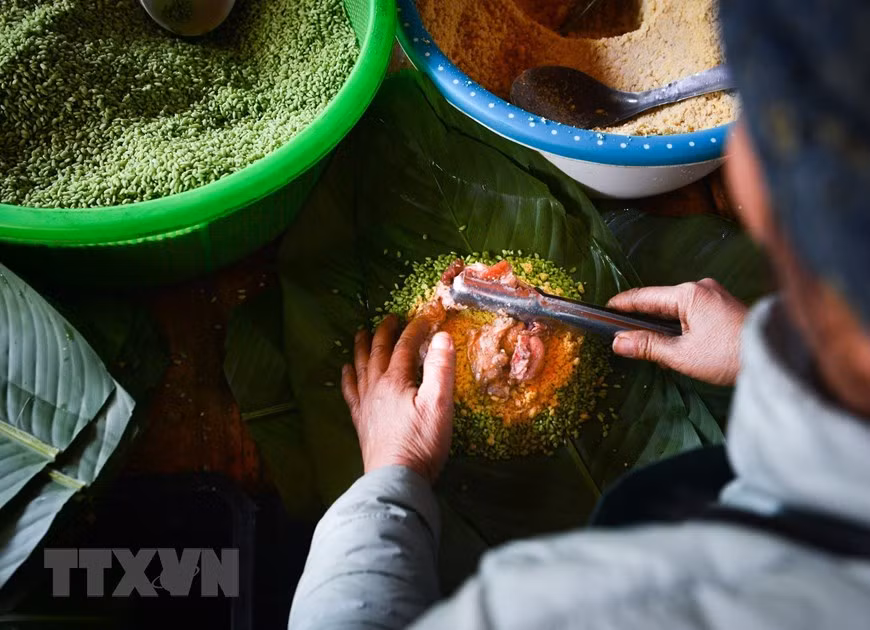 [Ảnh] Làng nghề bánh chưng gù Bản Tùy ở Hà Giang tất bật cho vụ Tết ảnh 1