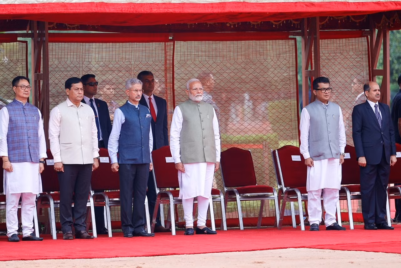 Thủ tướng Narendra Modi và các quan chức Chính phủ Ấn Độ tại lễ đón Thủ tướng Phạm Minh Chính.