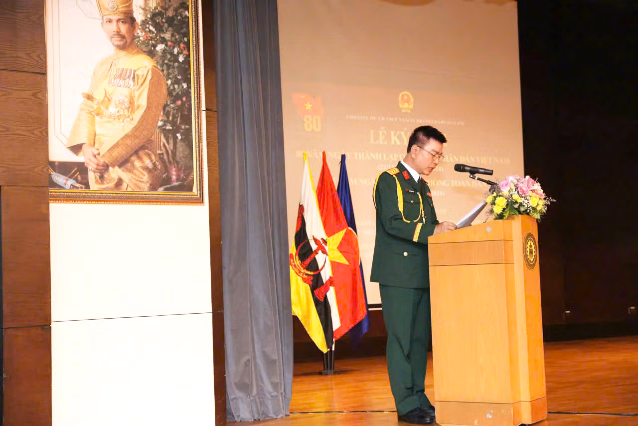 Thượng tá Nguyễn Ngọc Huấn, Tùy viên Quốc phòng Việt Nam tại Brunei phát biểu tại buổi lễ. Thượng tá Nguyễn Ngọc Huấn, Tùy viên Quốc phòng Việt Nam tại Brunei phát biểu tại buổi lễ.