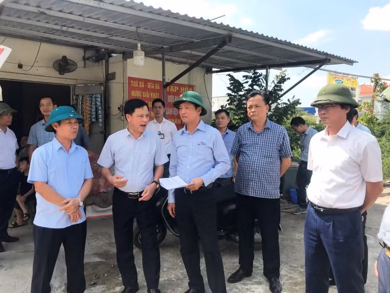 HĐND tỉnh Hưng Yên kiểm tra, giám sát tiến độ giải phóng mặt bằng, tiến độ thi công công trình đường trên địa bàn huyện Văn Lâm, tỉnh Hưng Yên.