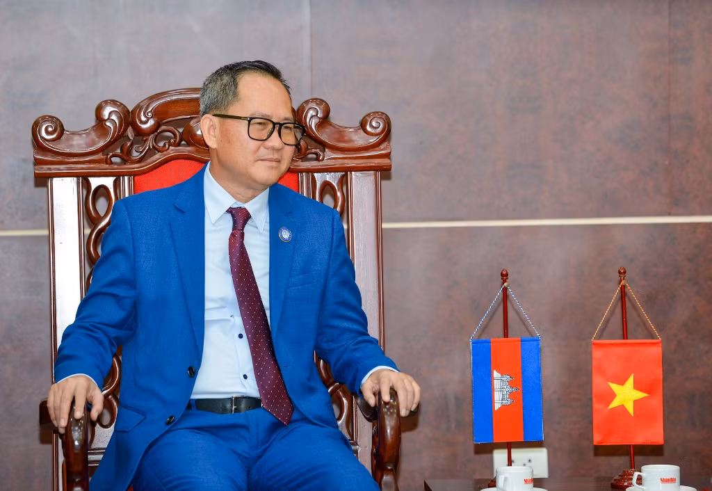 Chủ tịch Câu lạc bộ các nhà báo Campuchia Puy Kea phát biểu tại buổi tiếp. Chủ tịch Câu lạc bộ các nhà báo Campuchia Puy Kea phát biểu tại buổi tiếp.