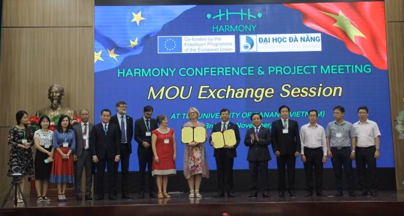 Đại học Đà Nẵng ký kết hợp tác với các trường thành viên trong dự án HARMONY.