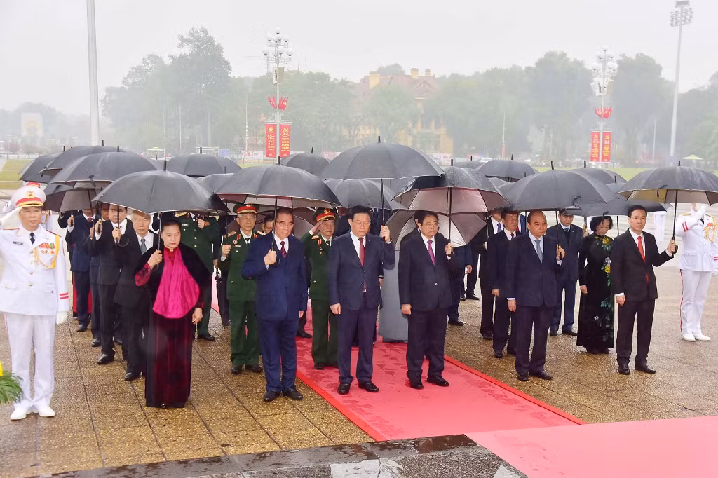 [Ảnh] Lãnh đạo Đảng, Nhà nước vào Lăng viếng Chủ tịch Hồ Chí Minh ảnh 2