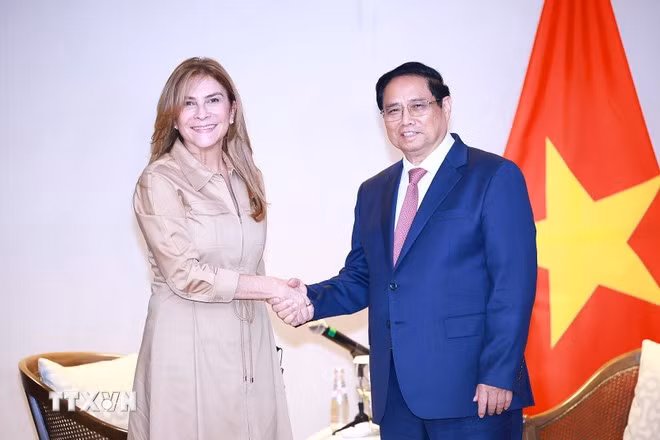 Thủ tướng Phạm Minh Chính tiếp bà Carolina Mejía, Tổng Bí thư Đảng Cách mạng Hiện đại (PRM) Cộng hòa Dominica. (Ảnh: Dương Giang/TTXVN)