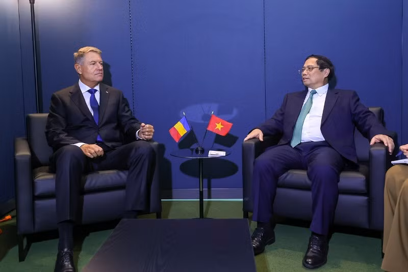 Thủ tướng Phạm Minh Chính gặp Tổng thống Rumani Klaus Iohannis.