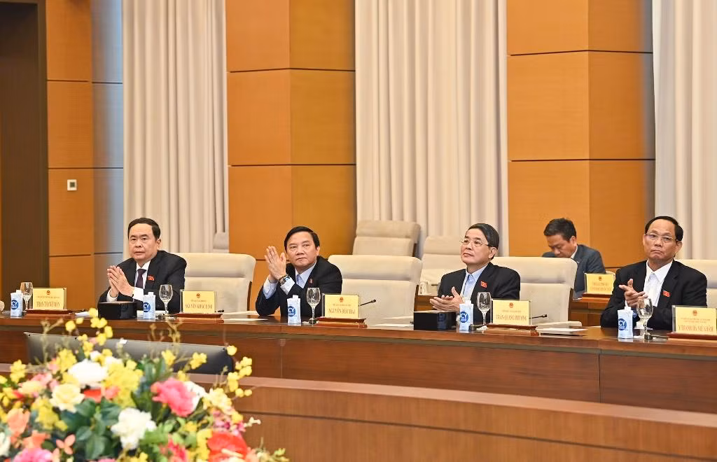 Các đồng chí Phó Chủ tịch Quốc hội dự buổi lễ.