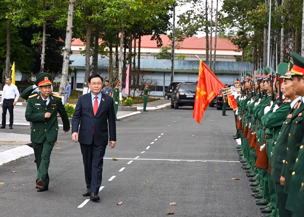 [Ảnh] Chủ tịch Quốc hội Vương Đình Huệ thăm, chúc Tết Bộ Chỉ huy quân sự tỉnh An Giang ảnh 1