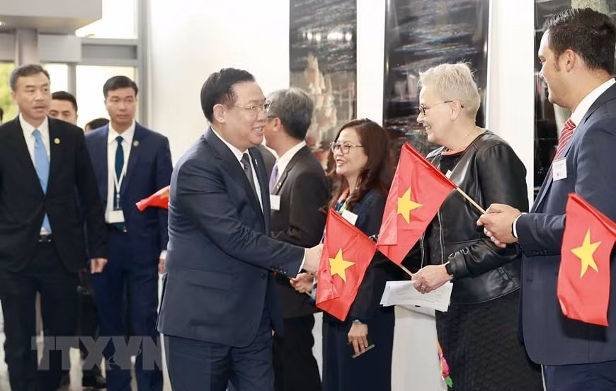 Chủ tịch Quốc hội Vương Đình Huệ với giảng viên, sinh viên Đại học Waikato. (Ảnh: Doãn Tấn/TTXVN) Chủ tịch Quốc hội Vương Đình Huệ với giảng viên, sinh viên Đại học Waikato. (Ảnh: Doãn Tấn/TTXVN)