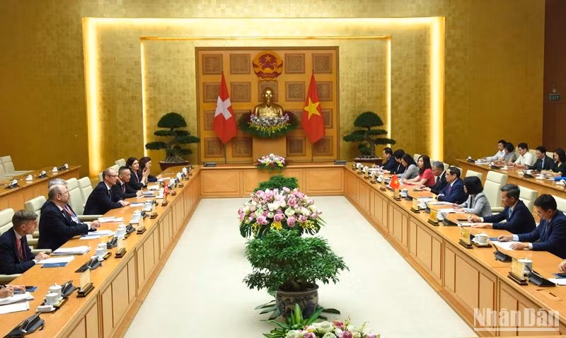 Quang cảnh cuộc hội kiến. Quang cảnh cuộc hội kiến.