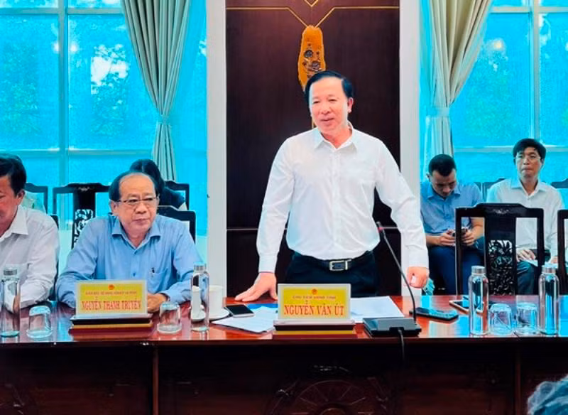 Theo Chủ tịch UBND tỉnh Long An Nguyễn Văn Út, sự kiện này có ý nghĩa quan trọng, tạo điều kiện thuận lợi cho nông dân có thêm kiến thức và vận dụng một cách hiệu quả vào sản xuất. Theo Chủ tịch UBND tỉnh Long An Nguyễn Văn Út, sự kiện này có ý nghĩa quan trọng, tạo điều kiện thuận lợi cho nông dân có thêm kiến thức và vận dụng một cách hiệu quả vào sản xuất.