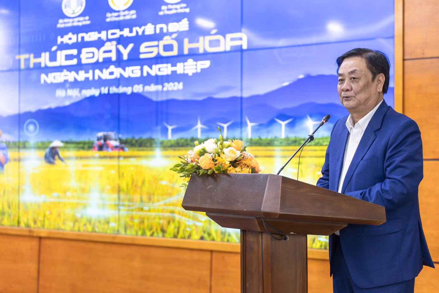 Bộ trưởng Lê Minh Hoan phát biểu trong Hội nghị trực tuyến “Thúc đẩy số hóa ngành nông nghiệp”. Bộ trưởng Lê Minh Hoan phát biểu trong Hội nghị trực tuyến “Thúc đẩy số hóa ngành nông nghiệp”.