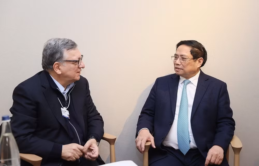 Thủ tướng Phạm Minh Chính gặp Chủ tịch Liên minh toàn cầu về vaccine và tiêm chủng (GAVI) Jose Manuel Barroso. (Ảnh: Dương Giang/TTXVN) Thủ tướng Phạm Minh Chính gặp Chủ tịch Liên minh toàn cầu về vaccine và tiêm chủng (GAVI) Jose Manuel Barroso. (Ảnh: Dương Giang/TTXVN)