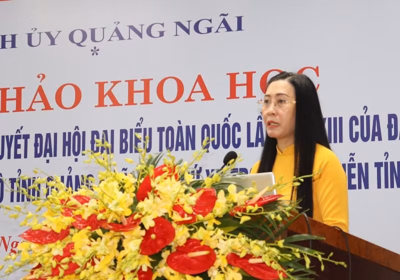 Bí thư Tỉnh ủy Quảng Ngãi Bùi Thị Quỳnh Vân phát biểu tại hội thảo.