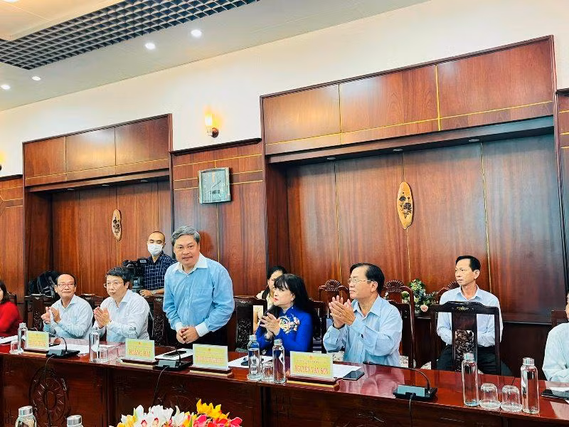 Ông Hoàng Hải, Chủ tịch Hội đồng quản trị Công ty TNHH Tập đoàn An Nông cho biết, để thực hiện thỏa thuận hợp tác, hằng năm công ty sẽ hỗ trợ kinh phí cho Sở Nông nghiệp và Phát triển nông thôn tỉnh Long An. Ông Hoàng Hải, Chủ tịch Hội đồng quản trị Công ty TNHH Tập đoàn An Nông cho biết, để thực hiện thỏa thuận hợp tác, hằng năm công ty sẽ hỗ trợ kinh phí cho Sở Nông nghiệp và Phát triển nông thôn tỉnh Long An.