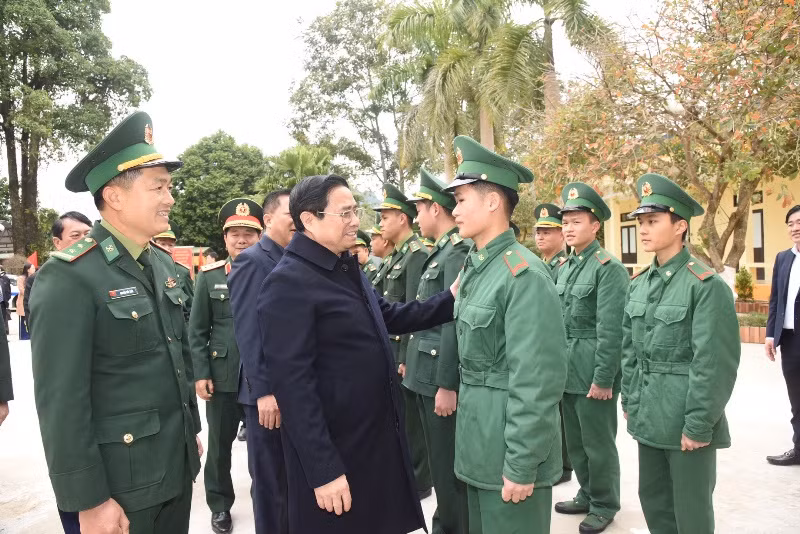[Ảnh] Thủ tướng Phạm Minh Chính thăm, động viên và chúc Tết cán bộ, chiến sĩ Đồn Biên phòng Tà Lùng ảnh 1