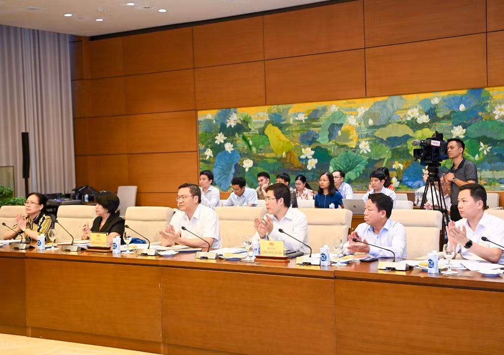 Đại diện Thường trực Hội đồng Dân tộc và các Ủy ban của Quốc hội, lãnh đạo các đơn vị thuộc Văn phòng Quốc hội dự buổi làm việc. Đại diện Thường trực Hội đồng Dân tộc và các Ủy ban của Quốc hội, lãnh đạo các đơn vị thuộc Văn phòng Quốc hội dự buổi làm việc.