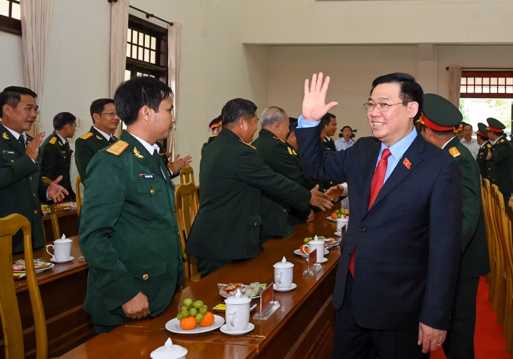 [Ảnh] Chủ tịch Quốc hội Vương Đình Huệ thăm, chúc Tết Bộ Chỉ huy quân sự tỉnh An Giang ảnh 3