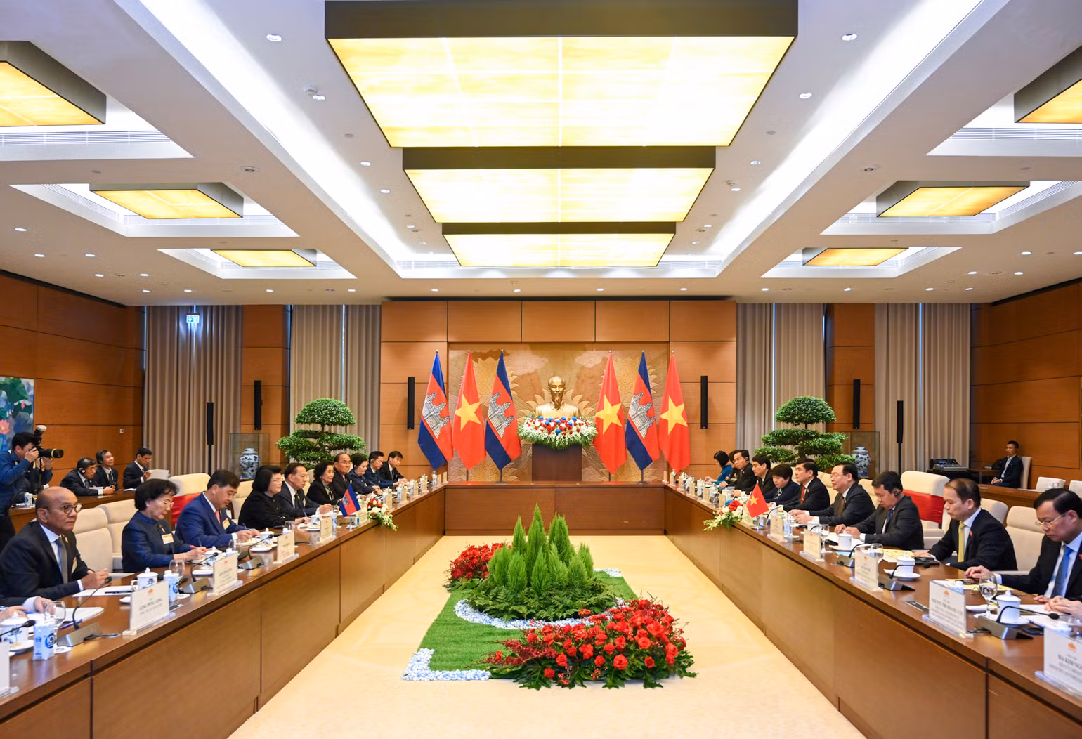 Quang cảnh buổi hội đàm tại Nhà Quốc hội. Quang cảnh buổi hội đàm tại Nhà Quốc hội.