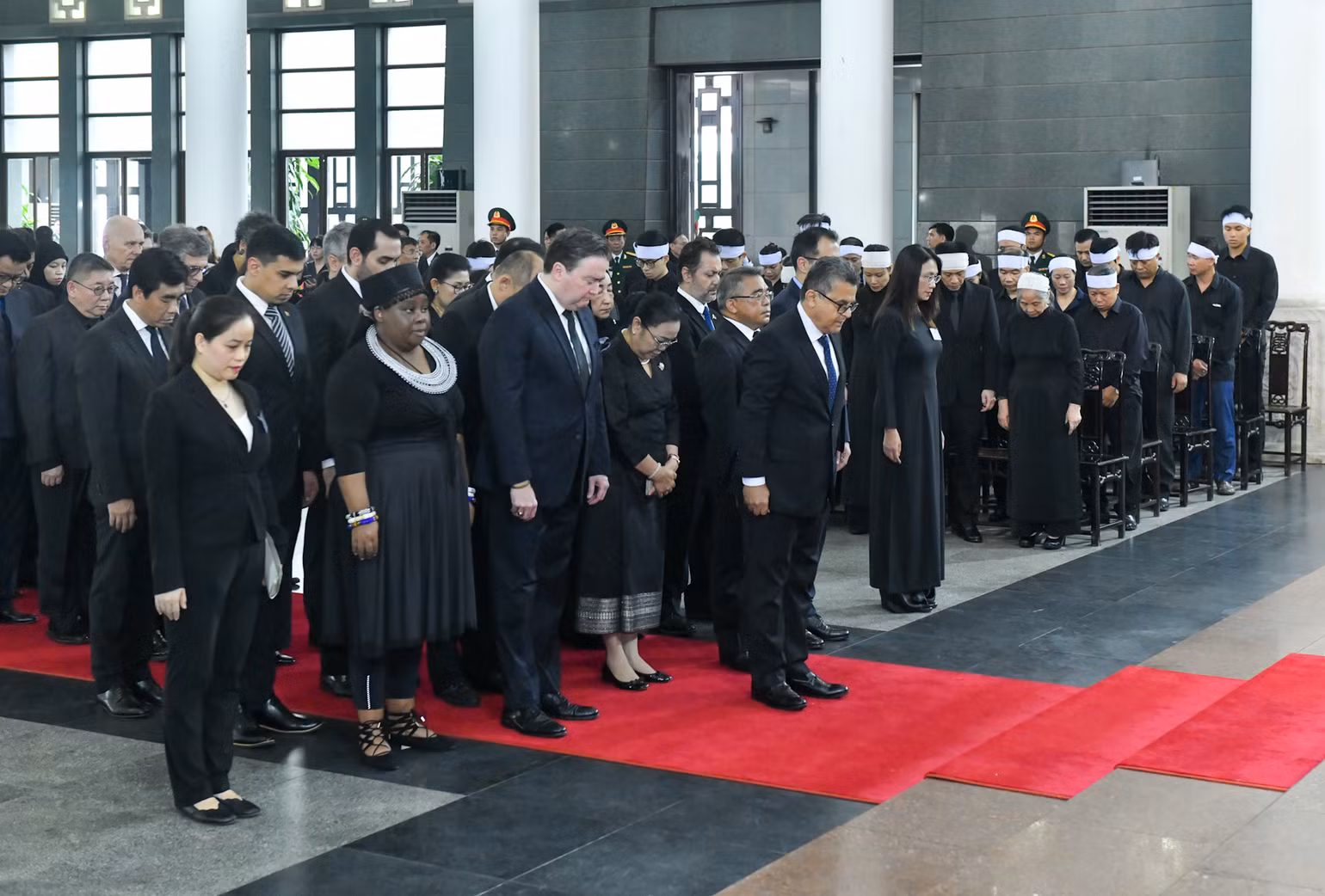 Đoàn Ngoại giao tại Hà Nội viếng Tổng Bí thư Nguyễn Phú Trọng. Đoàn Ngoại giao tại Hà Nội viếng Tổng Bí thư Nguyễn Phú Trọng.