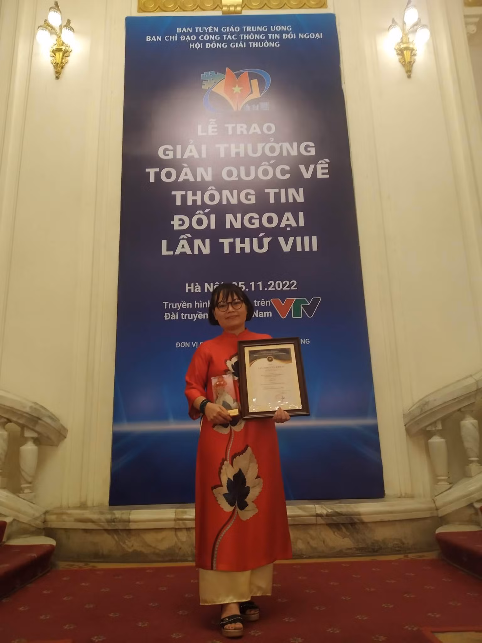 Tác giả Quyên Gavoye tại lễ trao giải. Tác giả Quyên Gavoye tại lễ trao giải.