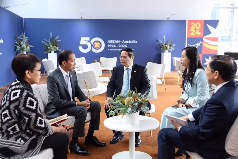Thủ tướng Phạm Minh Chính gặp Tổng thống Indonesia Joko Widodo.
